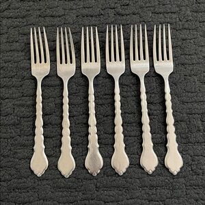 Oneida Cello Stainless (Betty Crocker) DISCONTINUED 
Dinner Forks (6)